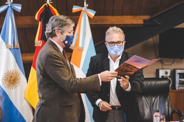 El jefe de Gabinete municipal, Mario Daniele y el secretario de Turismo David Ferreyra, recibieron al Embajador de Alemania en Argentina, Ulrich Sante, quien estaba acompaña por su Señora esposa Christina Sante.