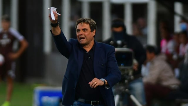 Ángel Guillermo Hoyos, el entrenador de Talleres en la temporada 2022. (Federico López Claro / Archivo)