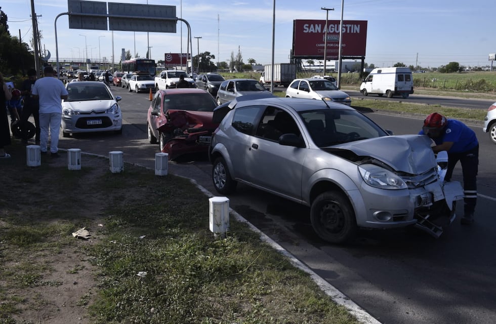 Choque en cadena en Córdoba: cuatro autos quedaron involucrados en el siniestro