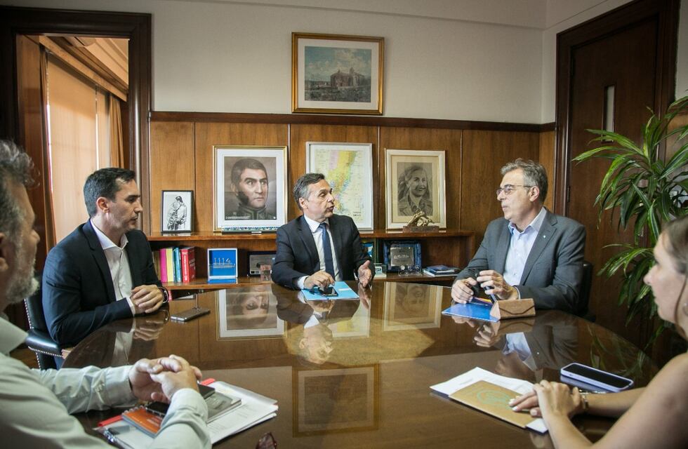 Gestiones de Luis Castellano en Buenos Aires: minibuses, reforma de la Terminal y la adjudicación para el Camino N° 6