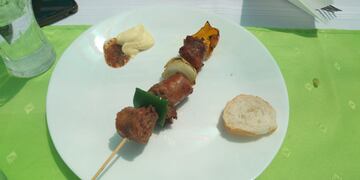 Medios nacionales se hacen eco de una novedad gastronómica surgida en Jujuy: chorizos de conejo, la creación de una escuela agrotécnica de la Puna jujeña.