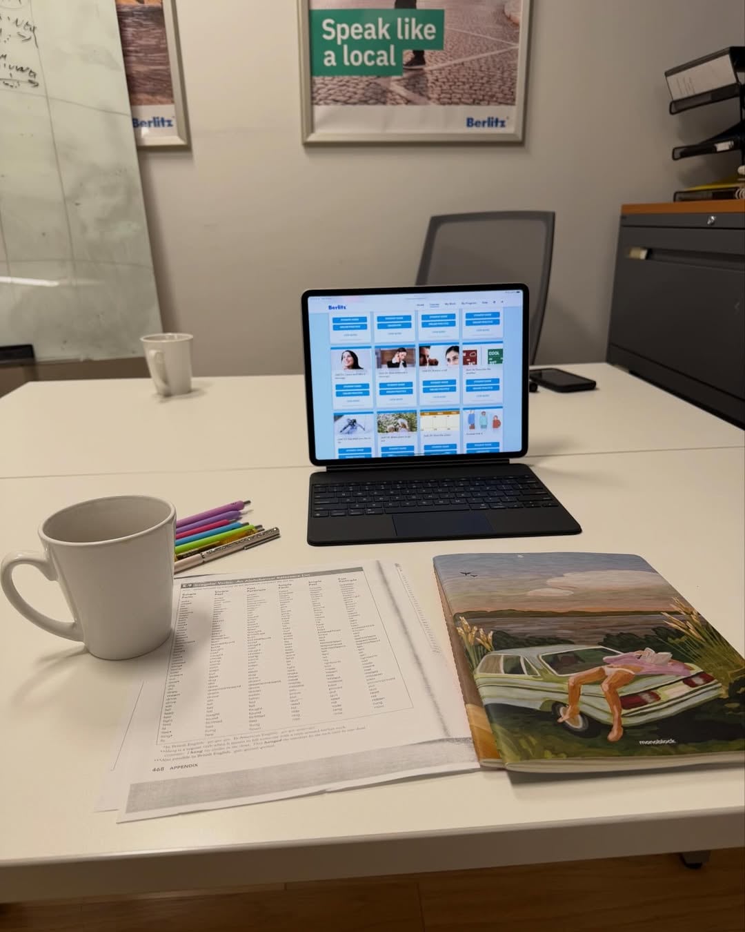 La cantante viajó para perfeccionar su inglés.