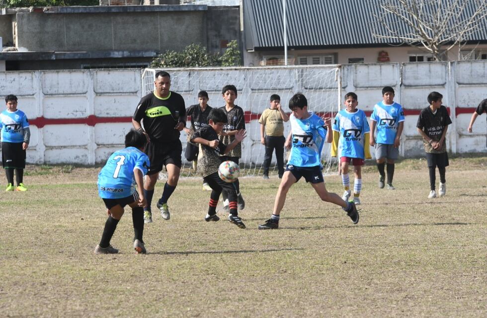 Más de 600 niños participaron del encuentro de escuelitas deportivas municipales