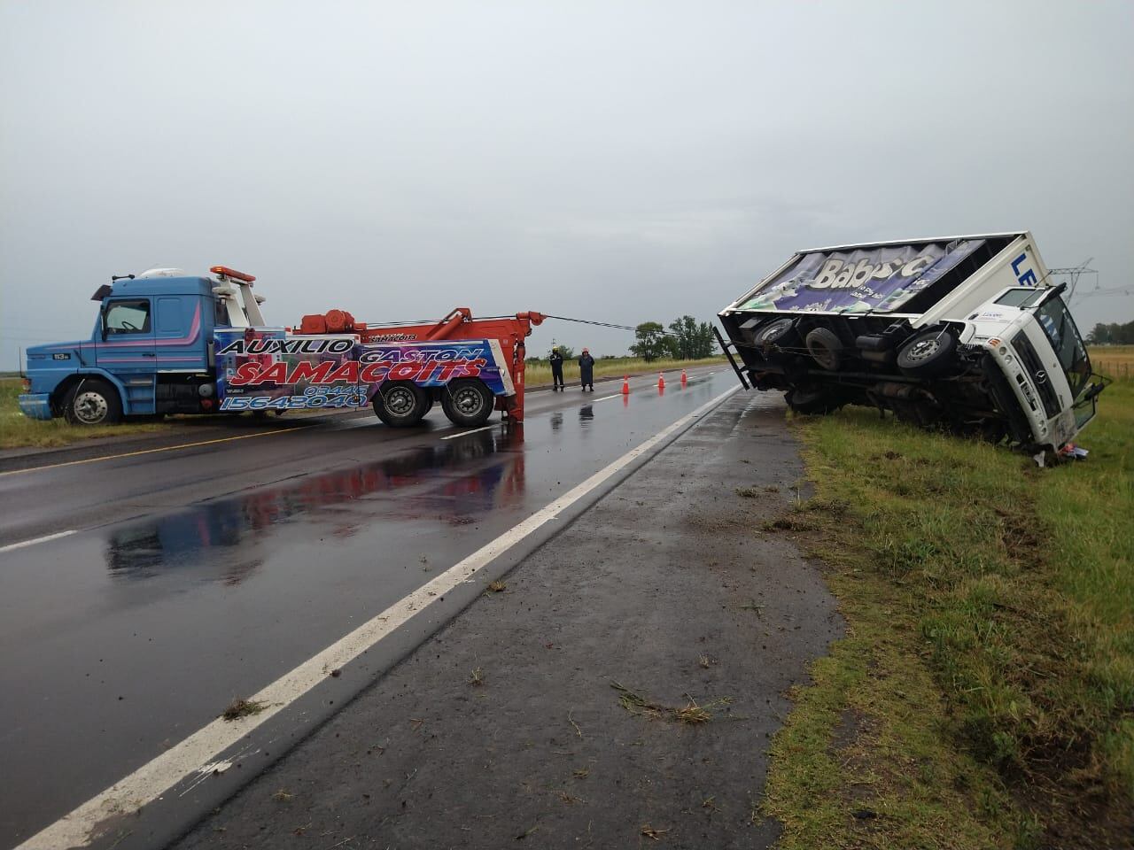 RN14: otro vuelco con un camionero lesionado