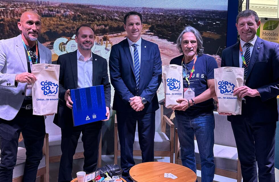 Dos ídolos de Talleres le dieron un toque Albiazul a la Feria Internacional de Turismo