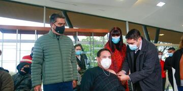 El gobernador estuvo presente cuando se aplicó la dosis número 500.000 mil.