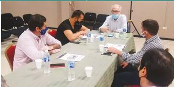 Autoridades reunidas para planificar el Black Friday en Iguazú