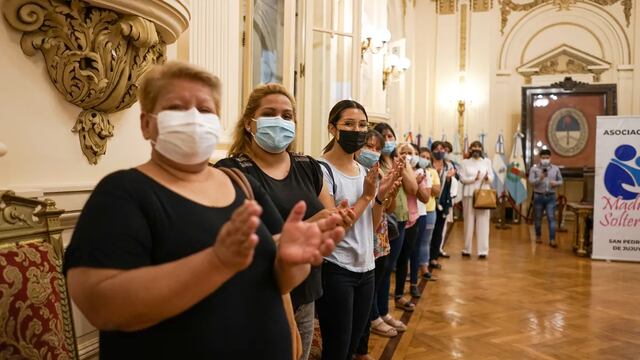 Directivas e integrantes de la Asociación de Madres Solteras de San Pedro de Jujuy fueron invitadas especiales al acto que tuvo lugar en la Casa de Gobierno.