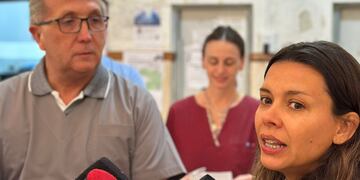 El Dr. José Luis Peyrade, jefe del Servicio de Odontología y La Dra. Natalia Weppler, directora del Hospital Dr. Jaime Ferré de Rafaela