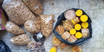 Decomisan alimentos vencidos y sin rotulo en un comercio de Tres Arroyos