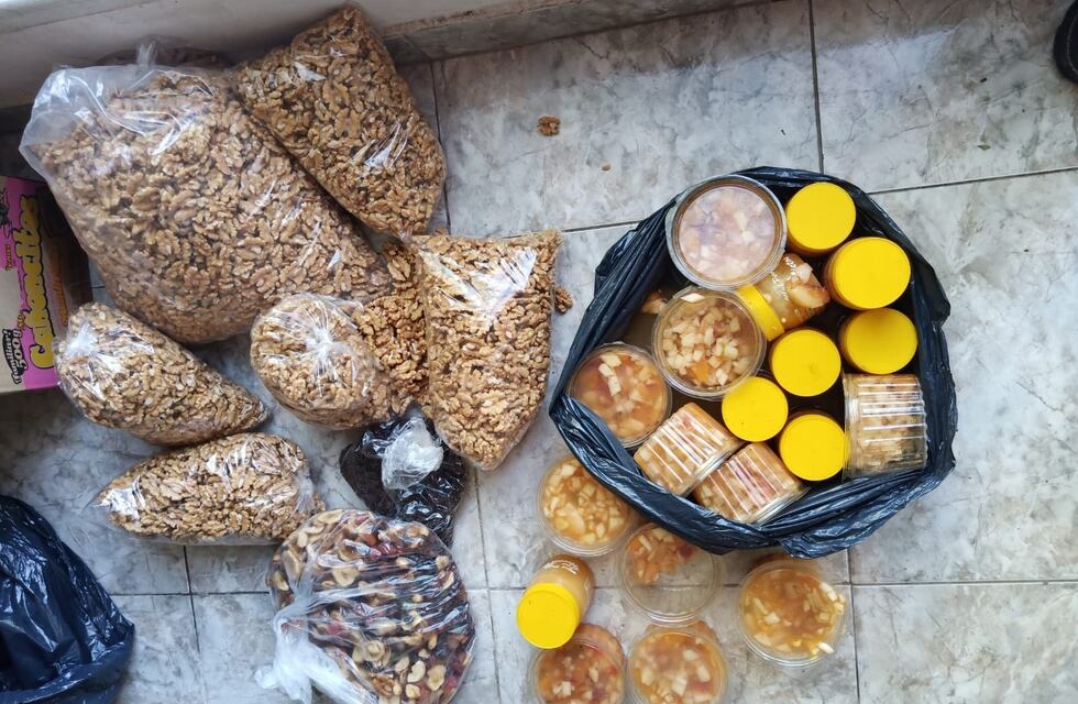 Decomisan alimentos vencidos y sin rotulo en un comercio de Tres Arroyos