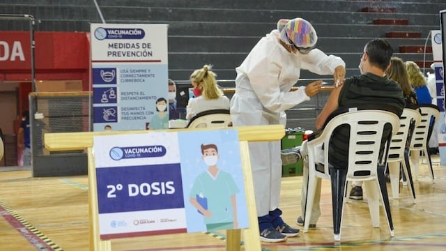 Ya comenzó a aplicarse la segunda dosis de la vacuna entre el personal de salud. SI San Juan.