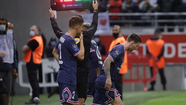 Lionel Messi debutó en el PSG a los 65 y entró por Neymar. (@PSG_inside)