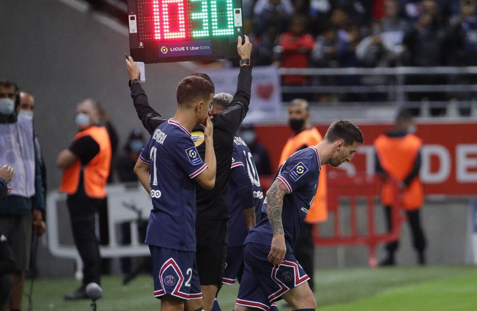 La ovación a Lionel Messi en su debut con el PSG y el enojo de Neymar