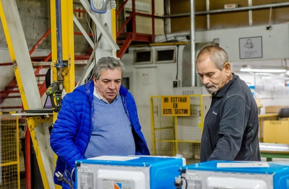 El jefe de Gabinete visitó la fábrica de la Cooperativa de Trabajo Renacer