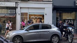 El Peugeot 208 fue remitido al corralón porque estaba mal estacionado.