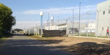 Sospechan que el brote en la Unidad Penitenciaria 5 se produjo tras el traslado de una presa desde Coronda.