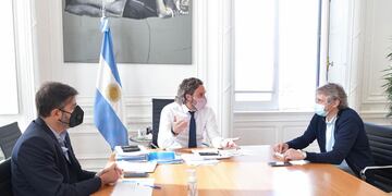 Reunión tripartita entre Nación, Ciudad y Provincia en la Casa Rosada por el incesante avance del COVID-19. (Presidencia)