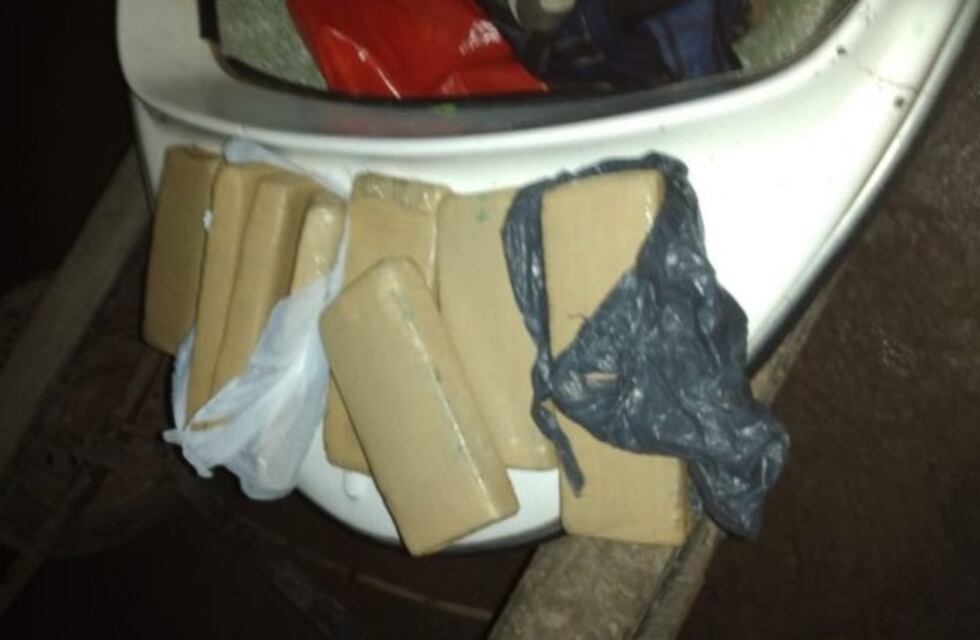 Incautan 8 kilos de marihuana en lancha que cruzó de Corrientes a Las Toscas