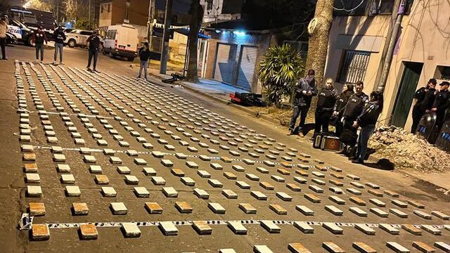 Secuestraron más de 1.600 kilos de cocaína escondidos en un galpón de Rosario.