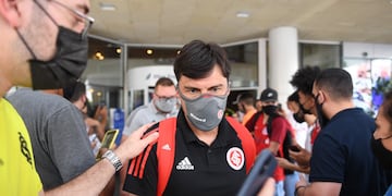 Alexander Medina no tiene un  buen arranque y los hinchas colorados sufren una histórica humillación para el Inter de Porto Alegre.
