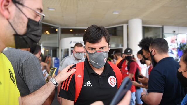 Alexander Medina no tiene un  buen arranque y los hinchas colorados sufren una histórica humillación para el Inter de Porto Alegre.