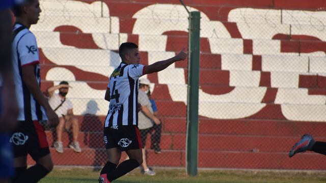 Argentino Peñarol se floreó y es puntero, con un golazo.