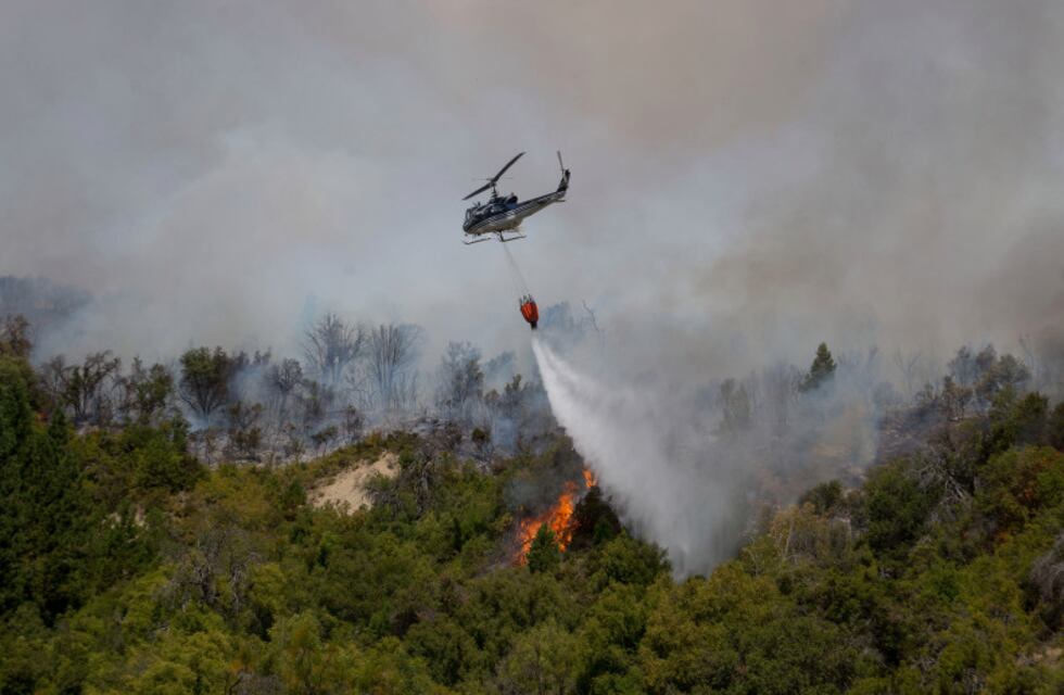 Incendio en El Bolsón: piden refuerzos para intentar controlar las llamas