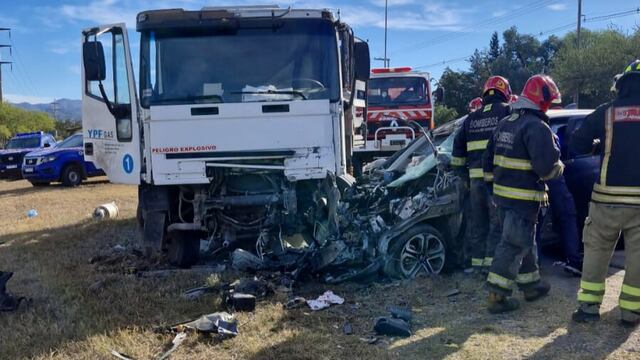 Dos autos y un camión de transporte chocaron en Villa Allende.