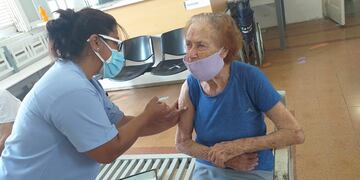 Comenzó la vacunación a mayores de 90 años en Rafaela