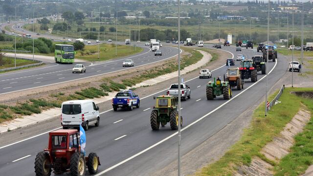 Productores de Córdoba adhieren al "tractorazo" nacional.