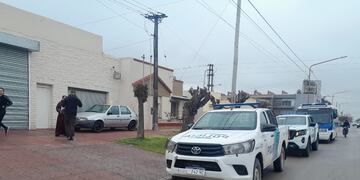 la policía inspeccionó comercios de compra- venta de autos sobre avenida Ameghino
