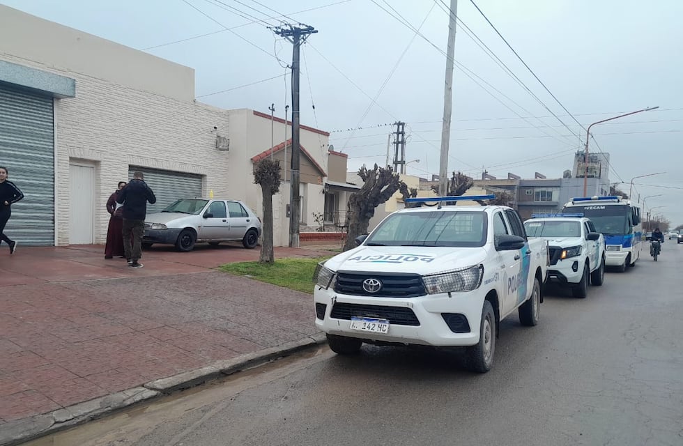 Tres Arroyos: la policía inspeccionó lugares de compra- venta de autos sobre avenida Ameghino