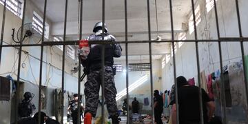 Traslado de detenidos de la Alcaidía de Rafaela a Las Flores