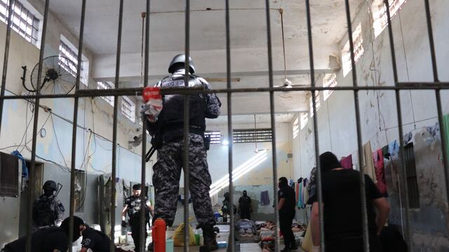 Traslado de detenidos de la Alcaidía de Rafaela a Las Flores
