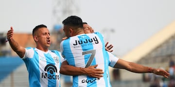 Con el triunfo de este domingo frente Ferro Carril Oeste, Gimnasia y Esgrima de Jujuy sueña de nuevo con el ascenso.
