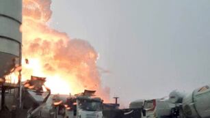 El fuego tras el impacto de un rayo.