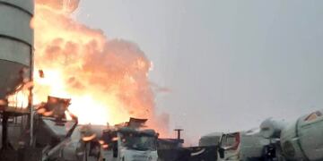 El fuego tras el impacto de un rayo.