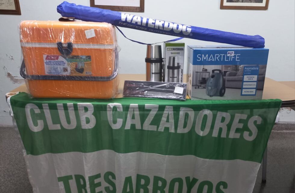 Club Cazadores Tres Arroyos entregó premios no retirados de las 24 Horas al CEF Nº 148 de Claromecó
