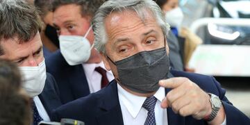 Alberto Fernández llegó a España en su gira por Europa.