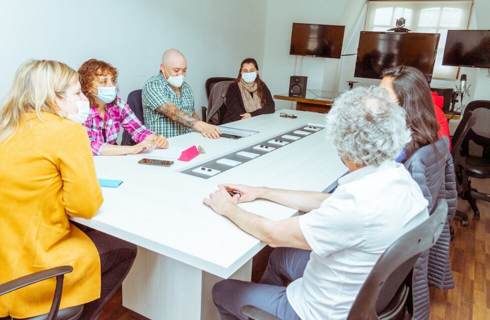 La Ministra de Salud se reunió con representantes de Asociaciones Cannabicas