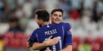 Julián Álvarez y su festejo de gol en el amistoso ante Emiratos Árabes. (AP Photo/Kamran Jebreili).
