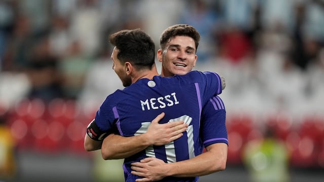 Julián Álvarez habló de su encuentro con Lionel Messi como capitán.(AP Photo/Kamran Jebreili).