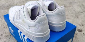 Bajó el dólar en Chile: esto es lo que valen unas zapatillas Adidas para el Día del Padre.
