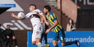 Jorge Pereyra Díaz abrió la cuenta en el Estadio Ciudad de Vicente López. (@caplatense)