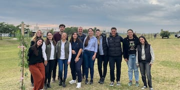 Una empresa plantó 20 árboles en el barrio 42