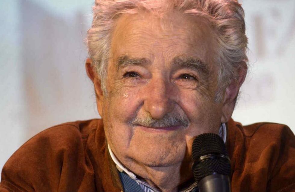 Operaron a Pepe Mujica de urgencia exitosamente: tenía una úlcera en el esófago