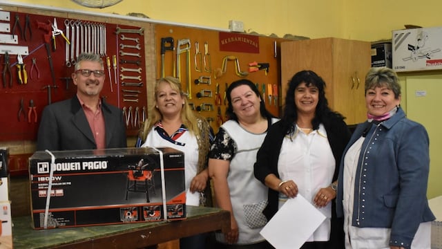 Entregaron herramientas a escuelas