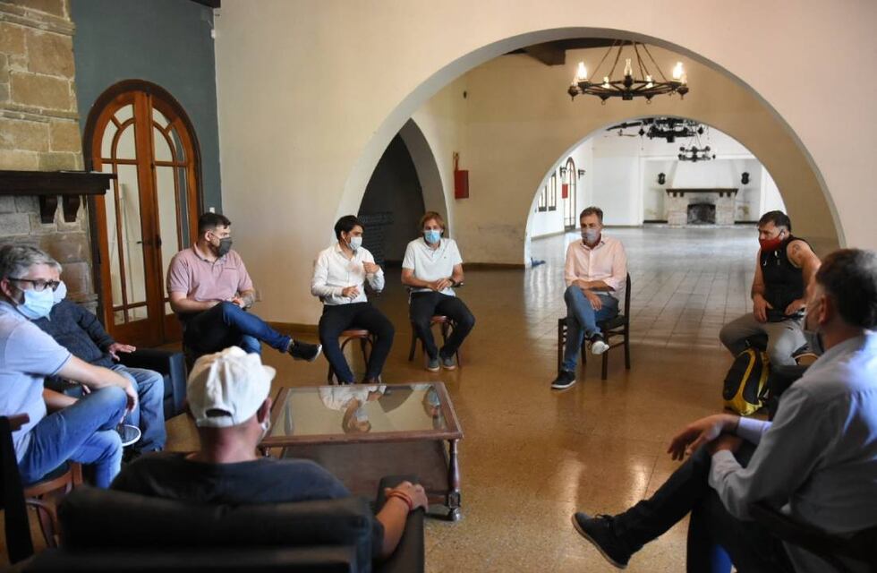 A un año de que 2 exlavacoches se sumen al Jockey Club, están “muy conformes”