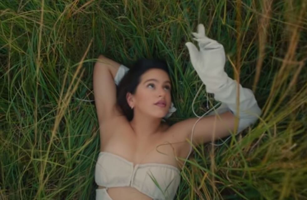 Rosalía lanzó “Hentai” con un seductor videoclip y una letra atrevida